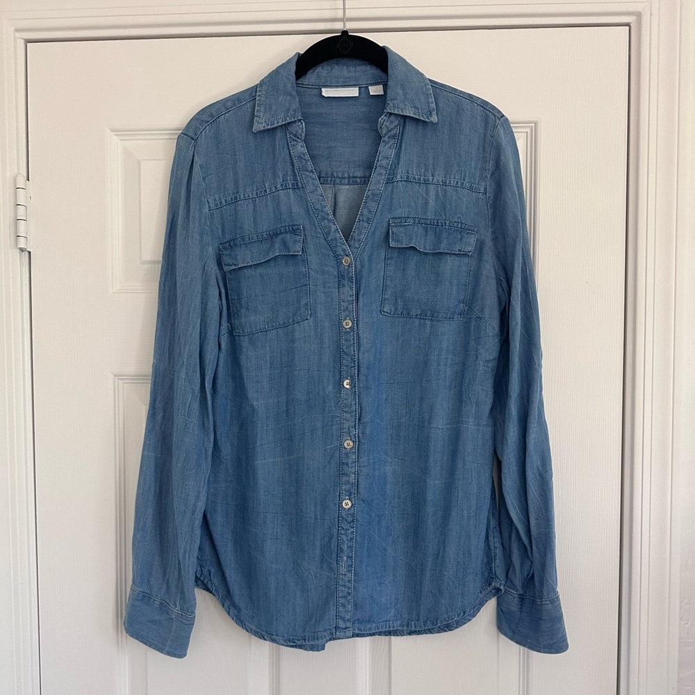 New York & Company Light Blue Denim Shirt Size Small